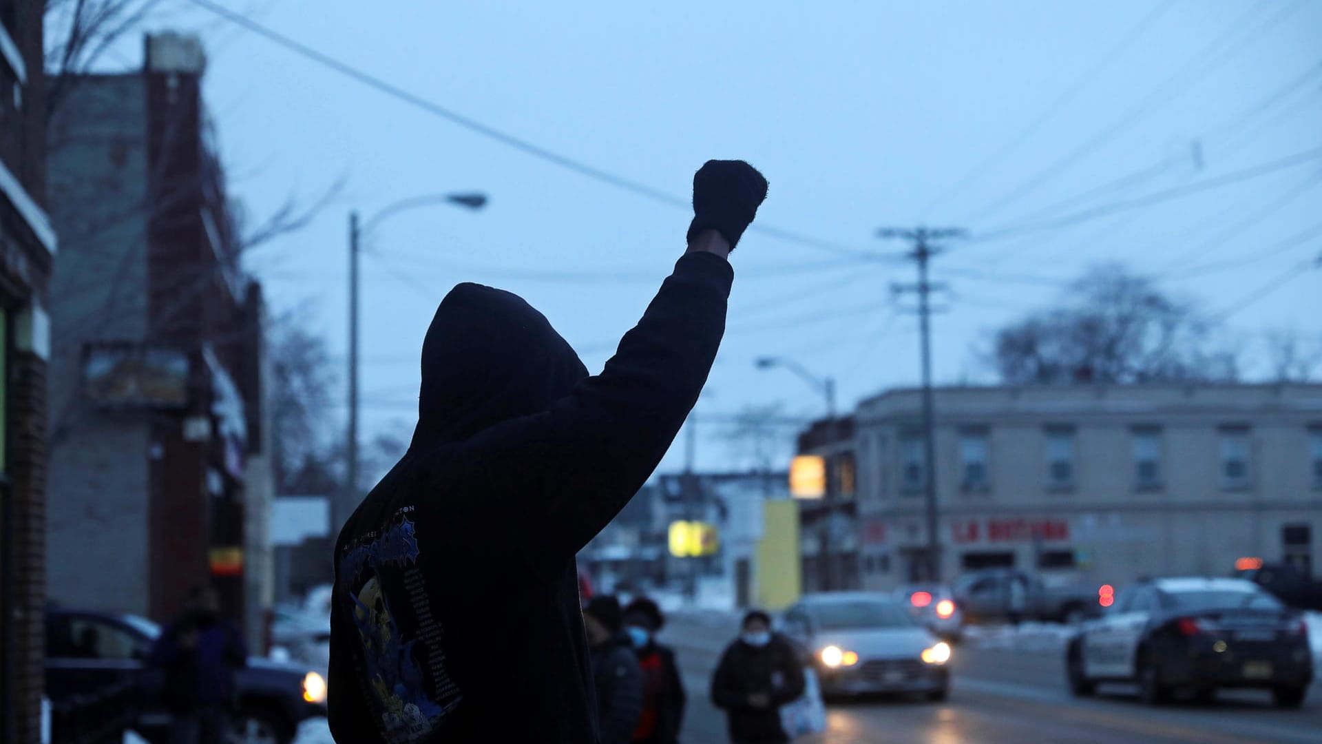 Ein Unterstützer der "Black Lives Matter"-Bewegung in Kenosha: Der Fall Jacob Blake sorgt erneut für Aufregung im US-Staat Wisconsin.