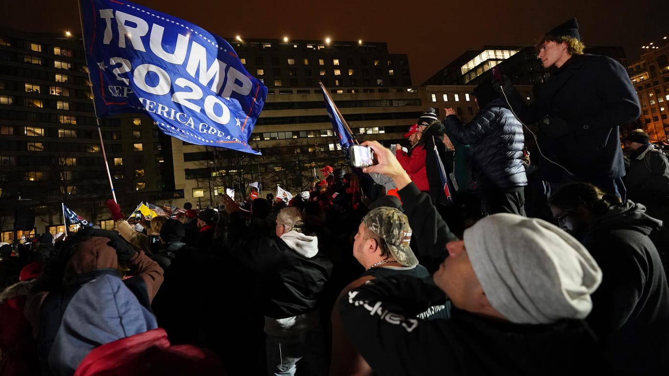 Demonstranten am Freedom Plaza in Washington. US-Präsident Donald Trump hat angekündigt, bei den Protesten sprechen zu wollen.