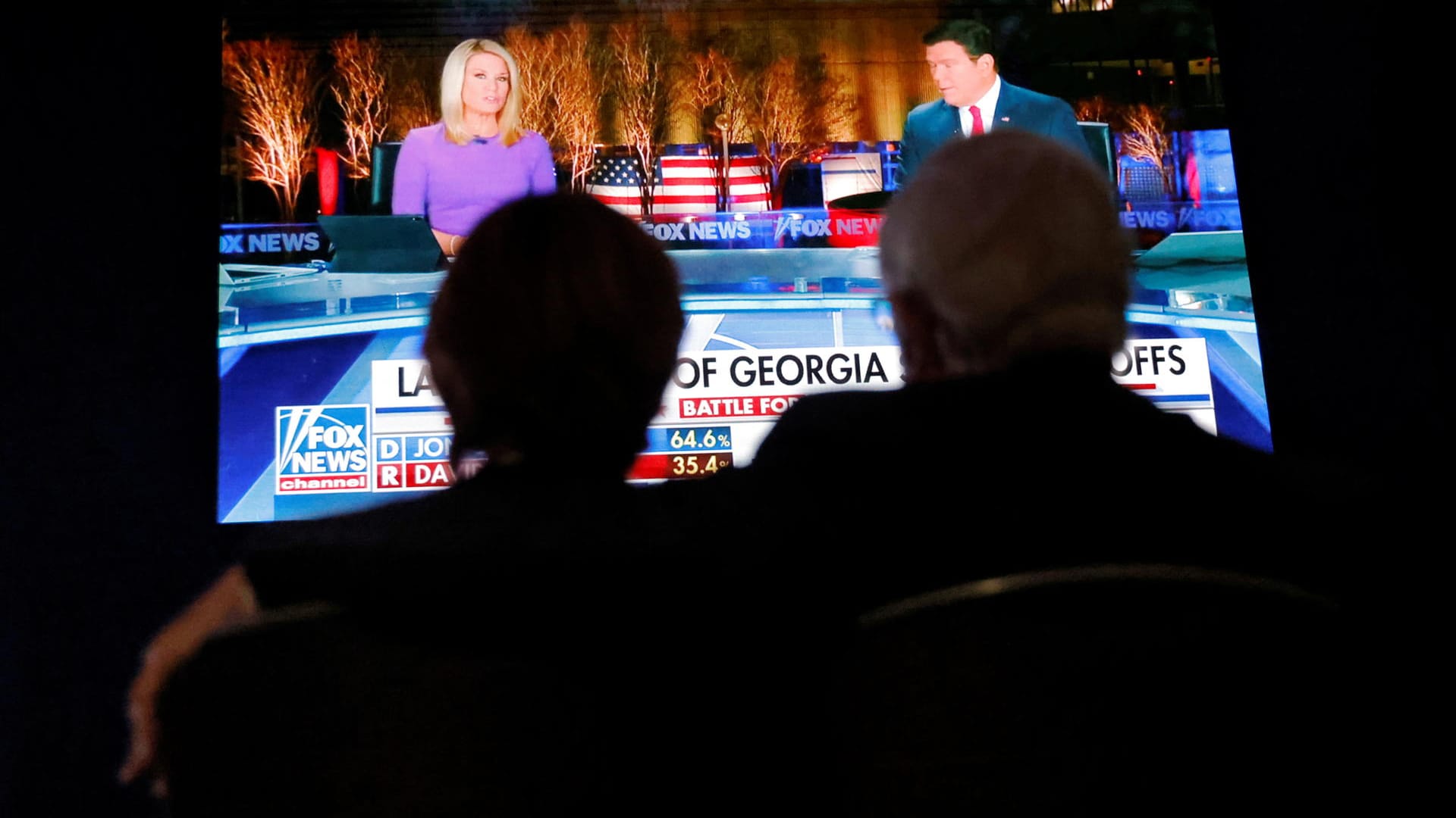 Republikaner in Atlanta beobachten das Wahlevent: Bei den Stichwahlen in Georgia geht es um zwei entscheidende Sitze im US-Senat.