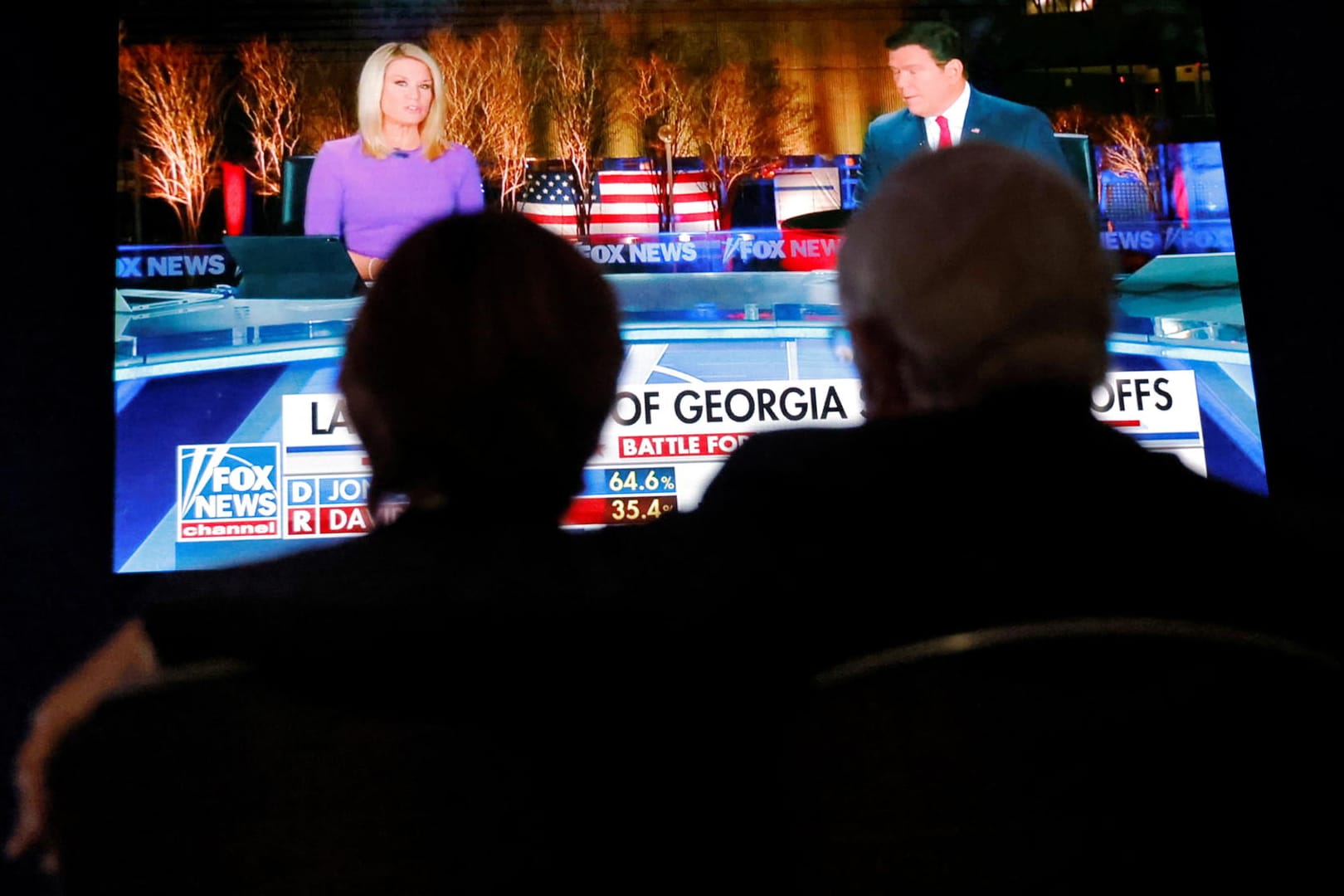 Republikaner in Atlanta beobachten das Wahlevent: Bei den Stichwahlen in Georgia geht es um zwei entscheidende Sitze im US-Senat.