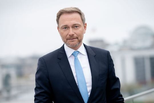 "Bei der Bundestagswahl geht es um die Neu-Verhandlung der Grundlagen unseres Landes in den zwanziger Jahren", sagt Lindner.