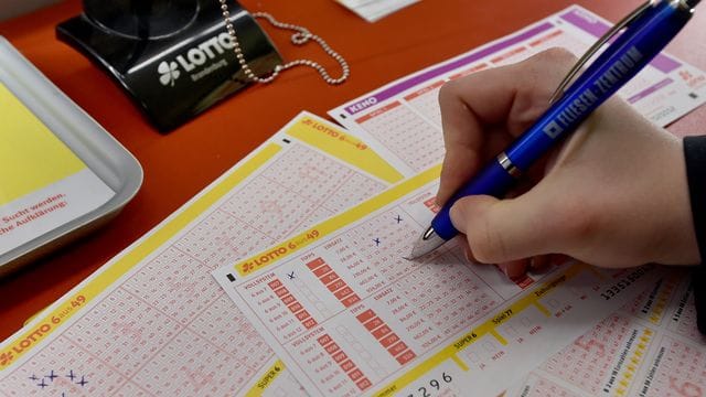 Auf die richtigen Zahlen tippe: Die Spieleinsätze und die Zahl der Millionengewinne haben sich 2020 gesteigert. Auf die richtigen Zahlen tippe: Die Spieleinsätze und die Zahl der Millionengewinne haben sich 2020 gesteigert.