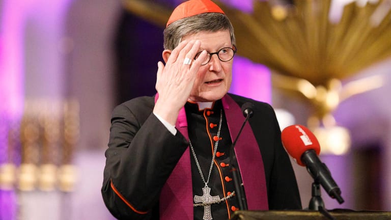 Rainer Maria Kardinal Woelki bei einer Messe (Archivbild): Der Kölner Erzbischof steht wegen eines zurückgehaltenen Missbrauchsgutachten in der Kritik.