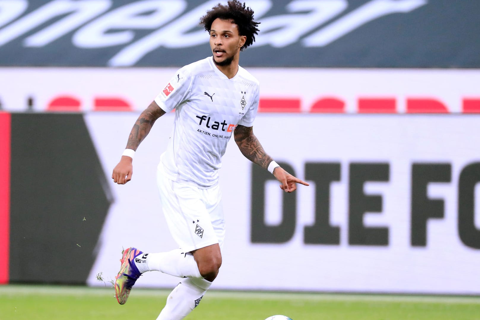 Valentino Lazaro am Ball: Der Allrounder fällt wohl gegen die Bayern aus.
