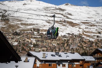 Ein Skiort in der Schweiz (Symbolbild): Ein FDP-Abgeordneter hat sich für seinen Urlaub entschuldigt.