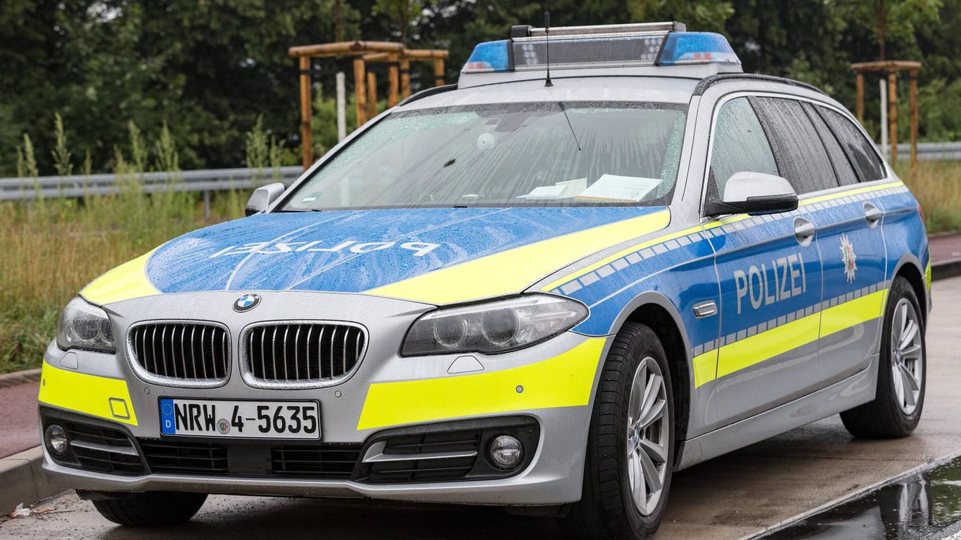 Ein Polizeiauto: Beamte haben in Dortmund einen mutmaßlichen Drogendealer gestellt.