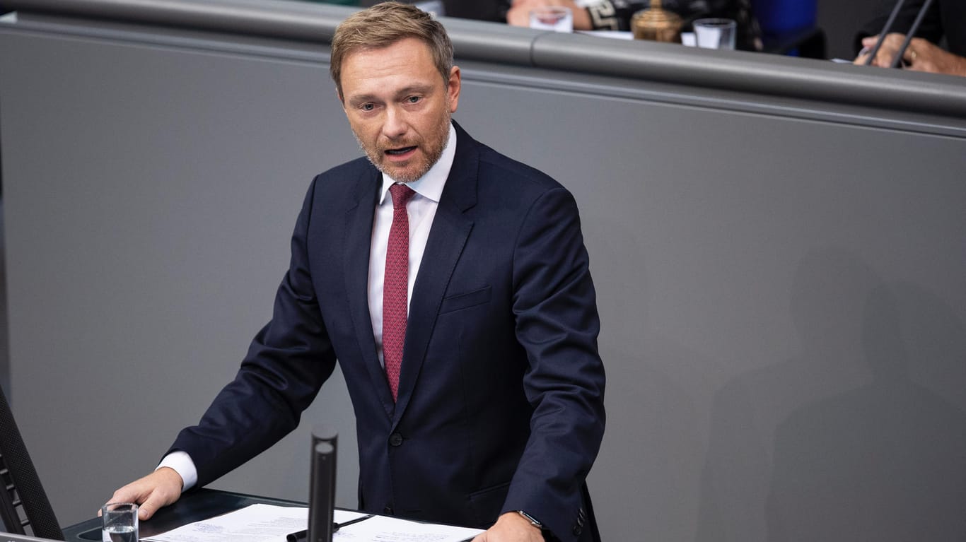 Christian Lindner im Bundestag: Der FDP-Chef kritisiert die Corona-Maßnahmen der Bundesregierung.