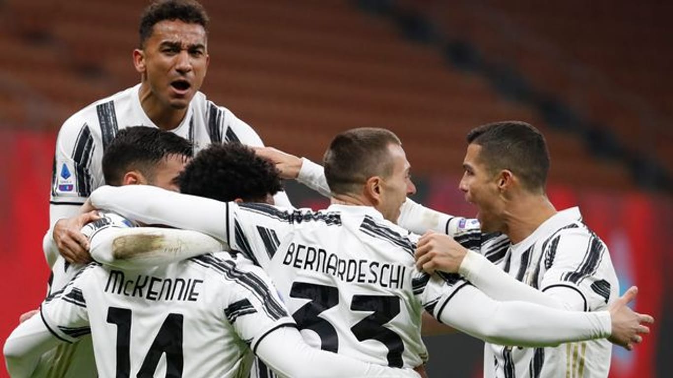 Juventus Turin feierte den Sieg im Spitzenspiel beim AC Mailand.