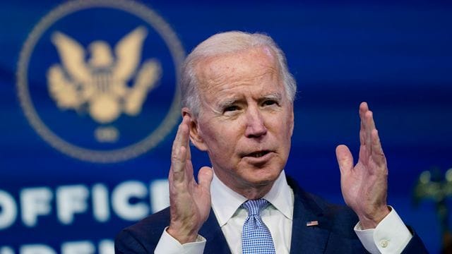 Nach der gewaltsamen Erstürmung des US-Parlamentssitzes hat der Kongress am Donnerstagmorgen den Sieg des Demokraten Joe Biden bei der Präsidentschaftswahl endgültig bestätigt. Nach der gewaltsamen Erstürmung des US-Parlamentssitzes hat der Kongress am Donnerstagmorgen den Sieg des Demokraten Joe Biden bei der Präsidentschaftswahl endgültig bestätigt.
