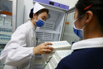 Impfstoff in China: Das Land verzeichnet wieder Dutzende neue Coronavirus-Fälle.