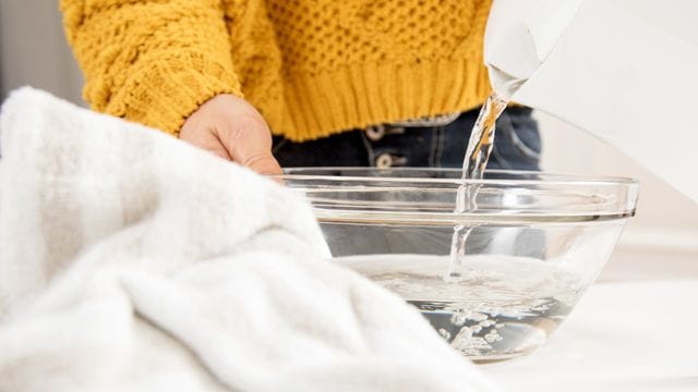 Kinder sollten mit 42 bis 45 Grad warmen Wasser inhalieren.