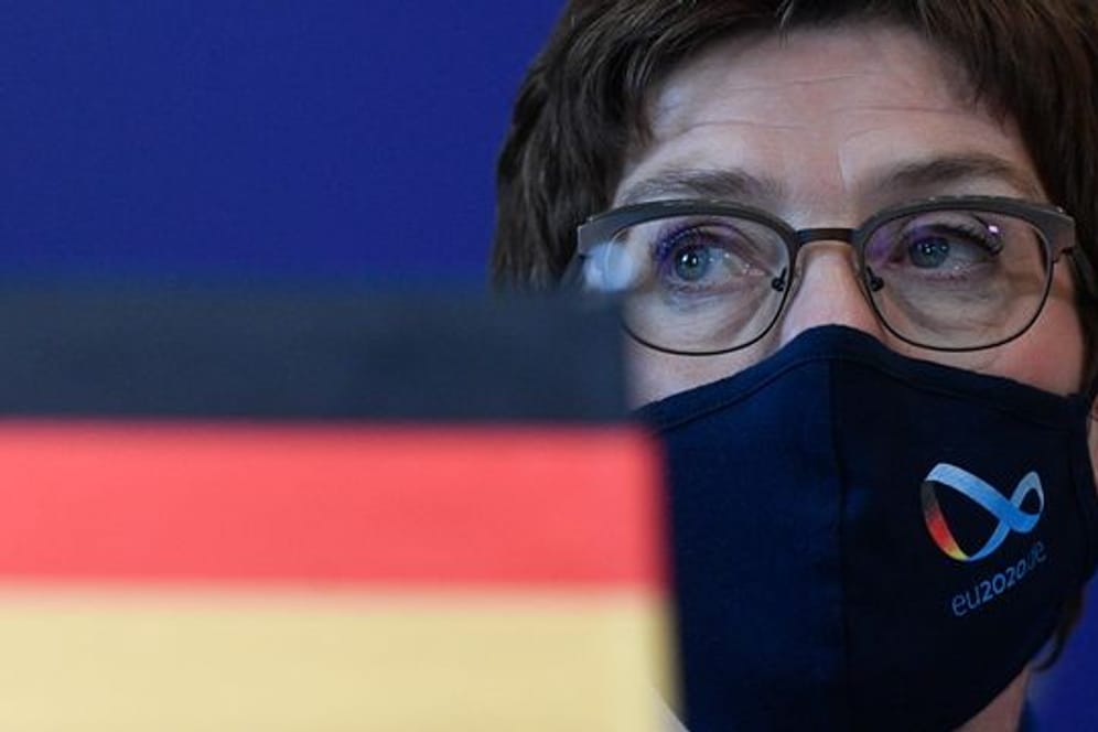 Nach Ansicht von Kramp-Karrenbauer sollte eine zentrale Schaltstelle für die Sicherheit des Landes geschaffen werden.
