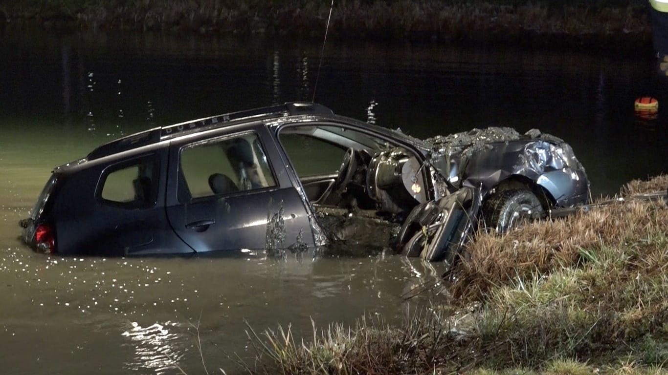 Ibbenbüren in Nordrhein-Westfalen: Ein 72-jähriger Mann ist mit seinem Auto in den Mittellandkanal im Kreis Steinfurt gefahren und versunken.