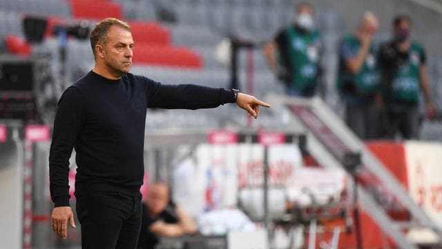 Nimmt die Bayern-Stars in Gladbach in die Pflicht: Trainer Hansi Flick. Nimmt die Bayern-Stars in Gladbach in die Pflicht: Trainer Hansi Flick.