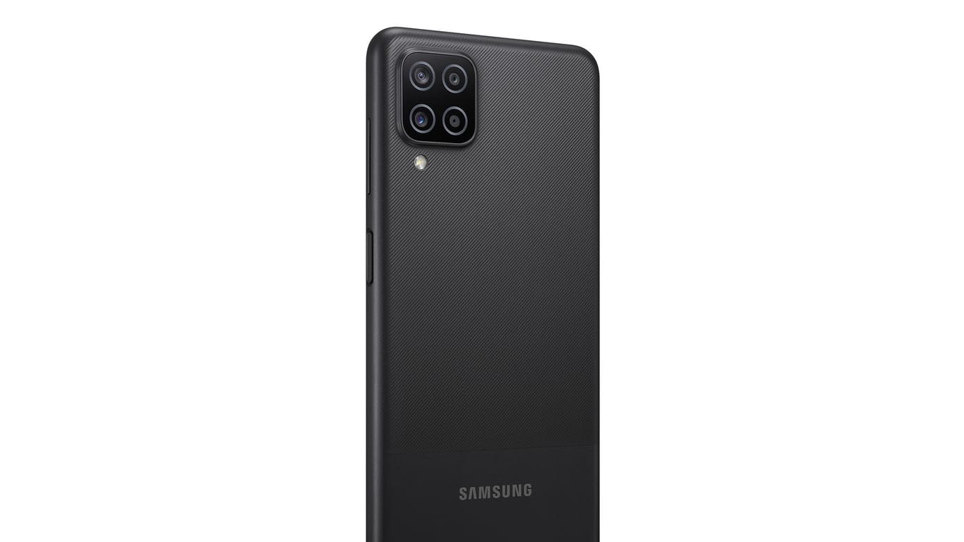 Umfangreiche Ausstattung: Auf der Rückseite des Samsung Galaxy A12 befinden sich vier Kameras.
