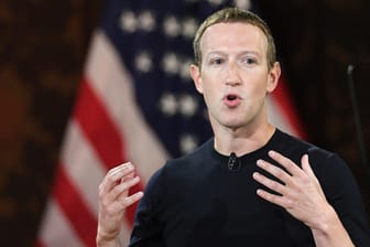 Facebook-Chef Mark Zuckerberg: Risiken "zu hoch", Trump die Nutzung der Facebook-Dienste bis zur Amtsübergabe zu erlauben.