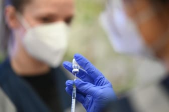 Immer mehr Menschen in Deutschland wollen sich gegen das Coronavirus impfen lassen.