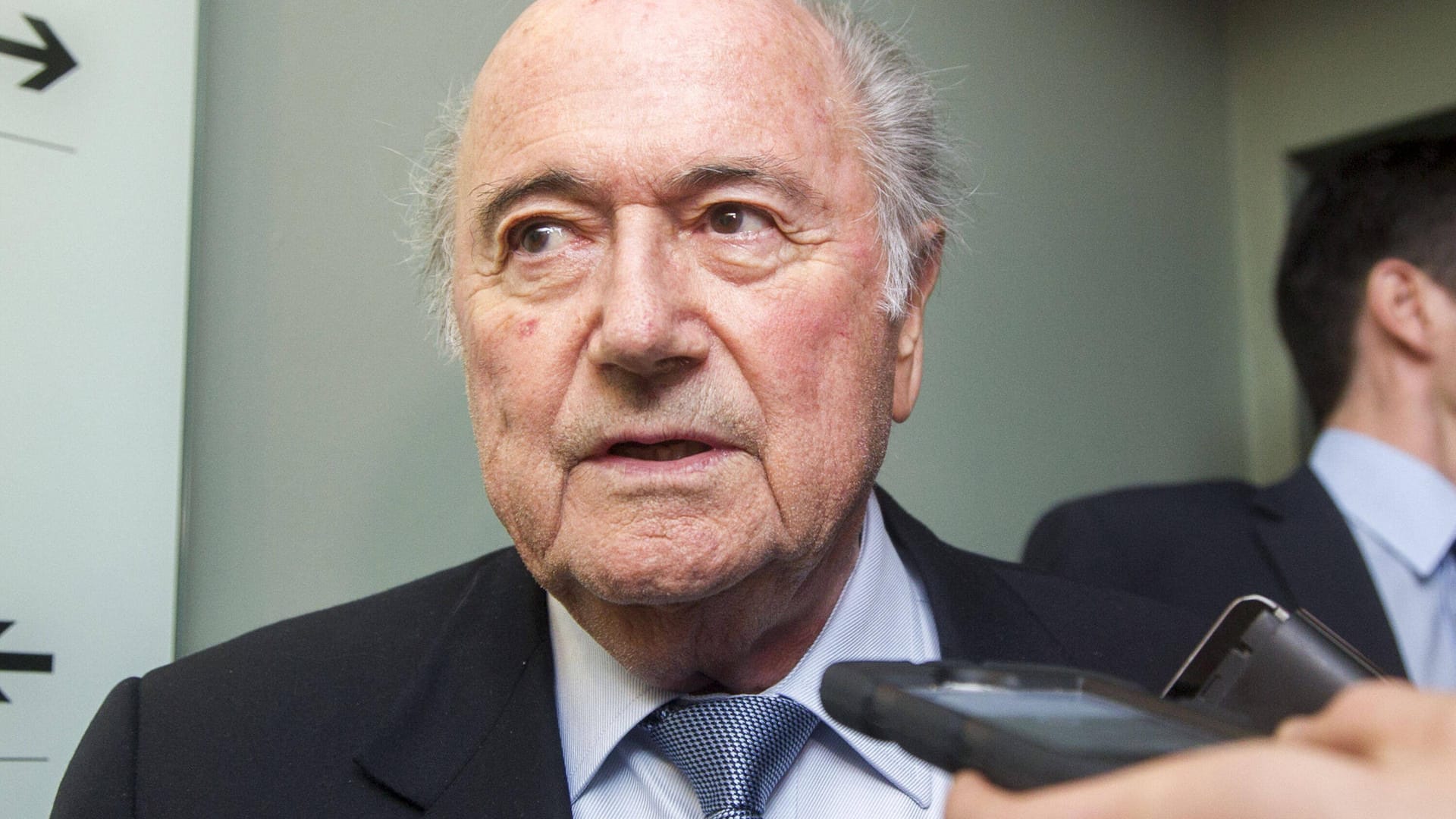 Ex-Fifa-Boss Blatter: Der Schweizer muss offenbar stationär behandelt werden. Ex-Fifa-Boss Blatter: Der Schweizer muss offenbar stationär behandelt werden.