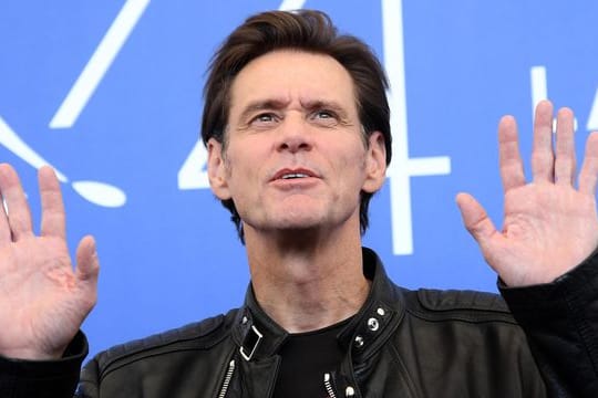 Schauspieler Jim Carrey macht als Zeichner von sich Reden.