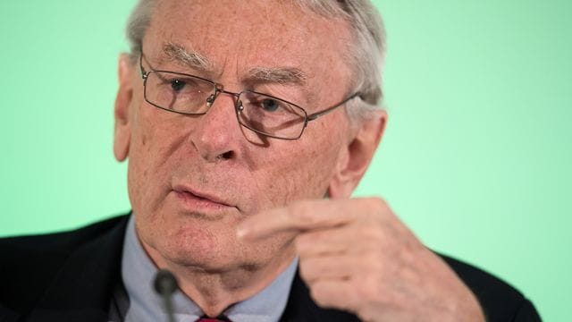 Richar Pound macht sich dafür stark, Olympioniken bei den Corona-Impfungen zu bevorzugen: "Athleten sind wichtige Vorbilder. Richar Pound macht sich dafür stark, Olympioniken bei den Corona-Impfungen zu bevorzugen: "Athleten sind wichtige Vorbilder.
