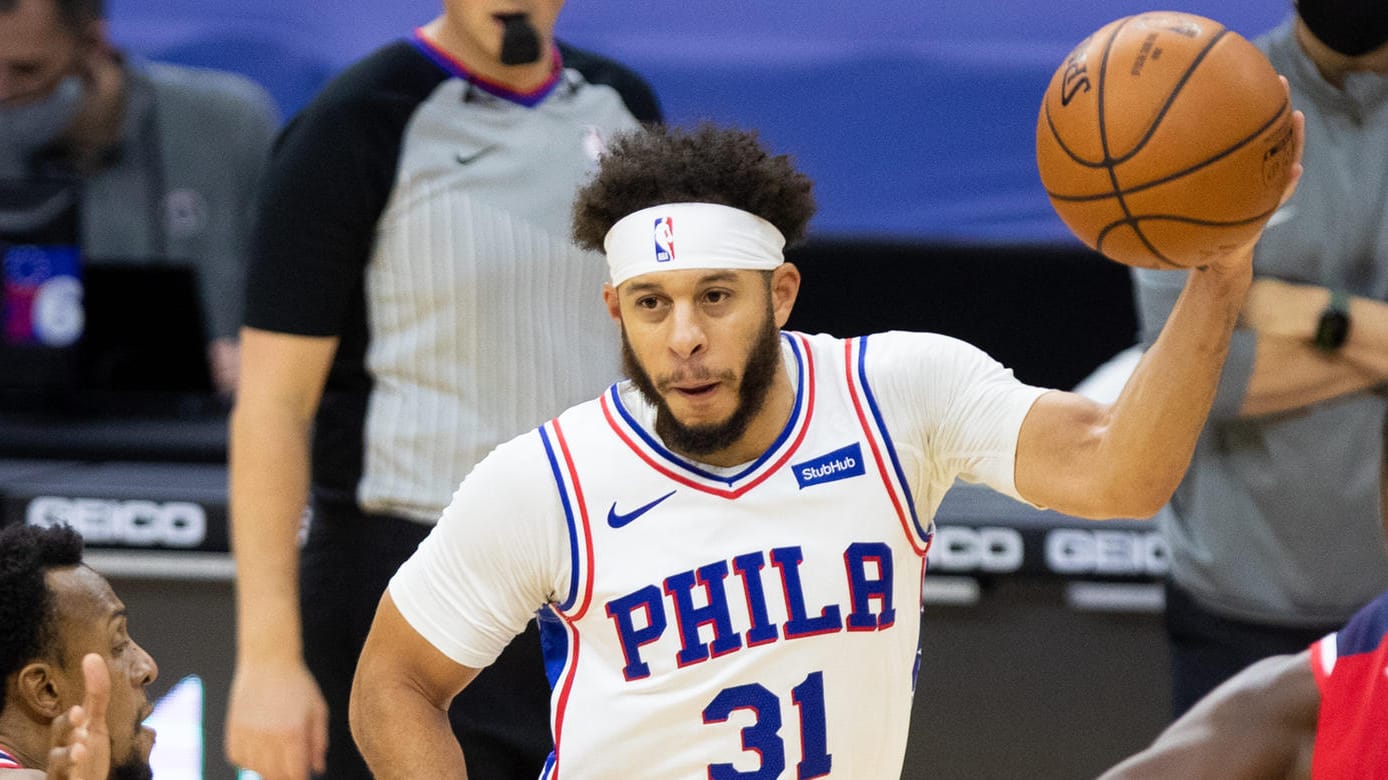 Seth Curry von den Philadelphia 76ers: Der Shooting Guard spielte am Donnerstagabend nicht, saß aber auf der Bank.