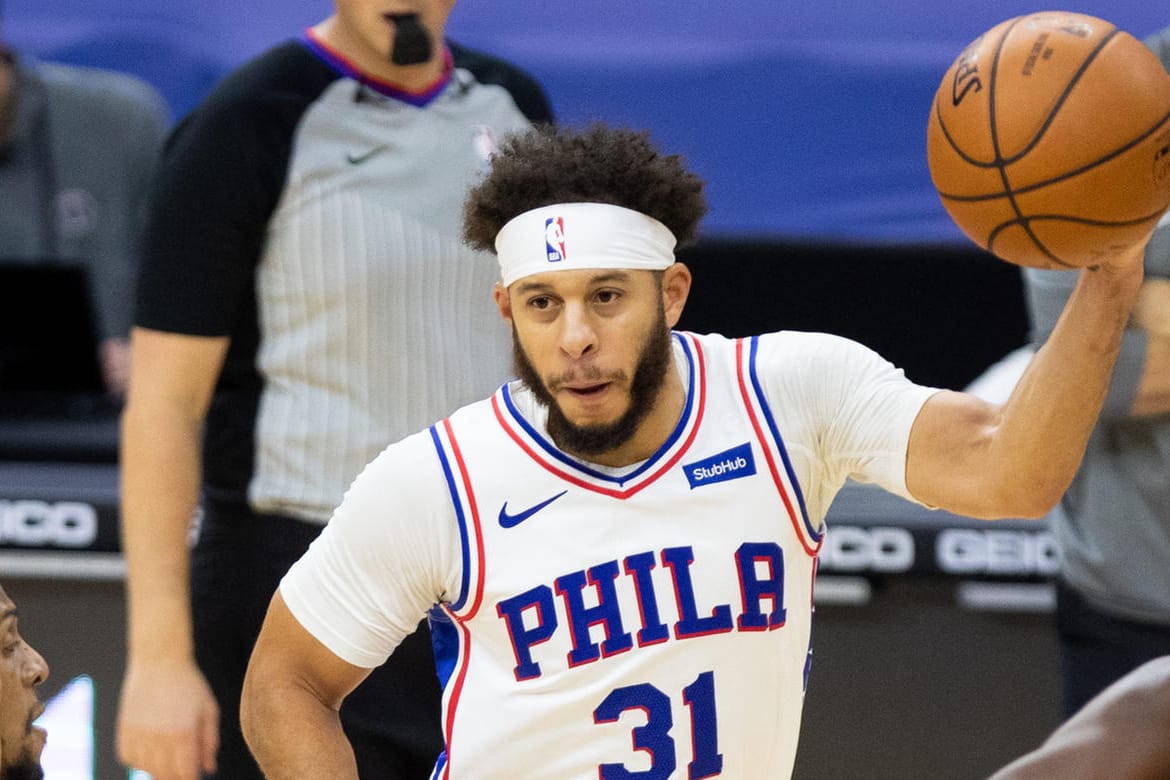 Seth Curry von den Philadelphia 76ers: Der Shooting Guard spielte am Donnerstagabend nicht, saß aber auf der Bank.