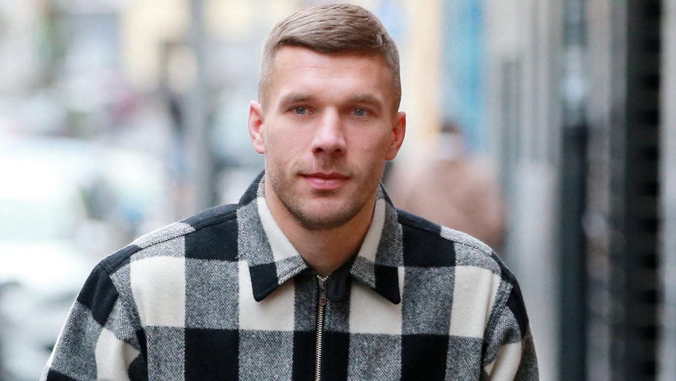 Lukas Podolski: Der Fußballstar zeigt ein seltenes Bild mit seiner Tochter.