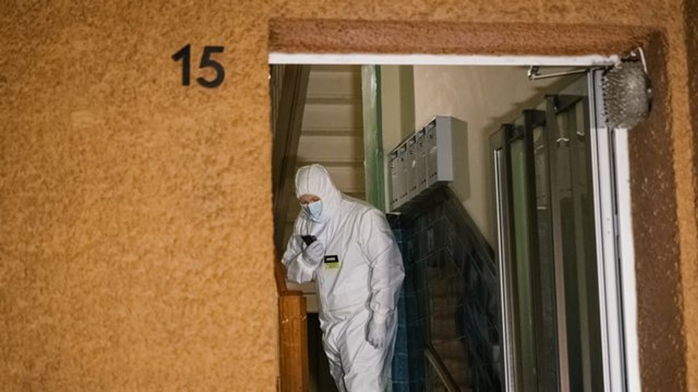 Die Polizei konnte die Frau nur noch tot in ihrer Wohnung in Hannover finden.