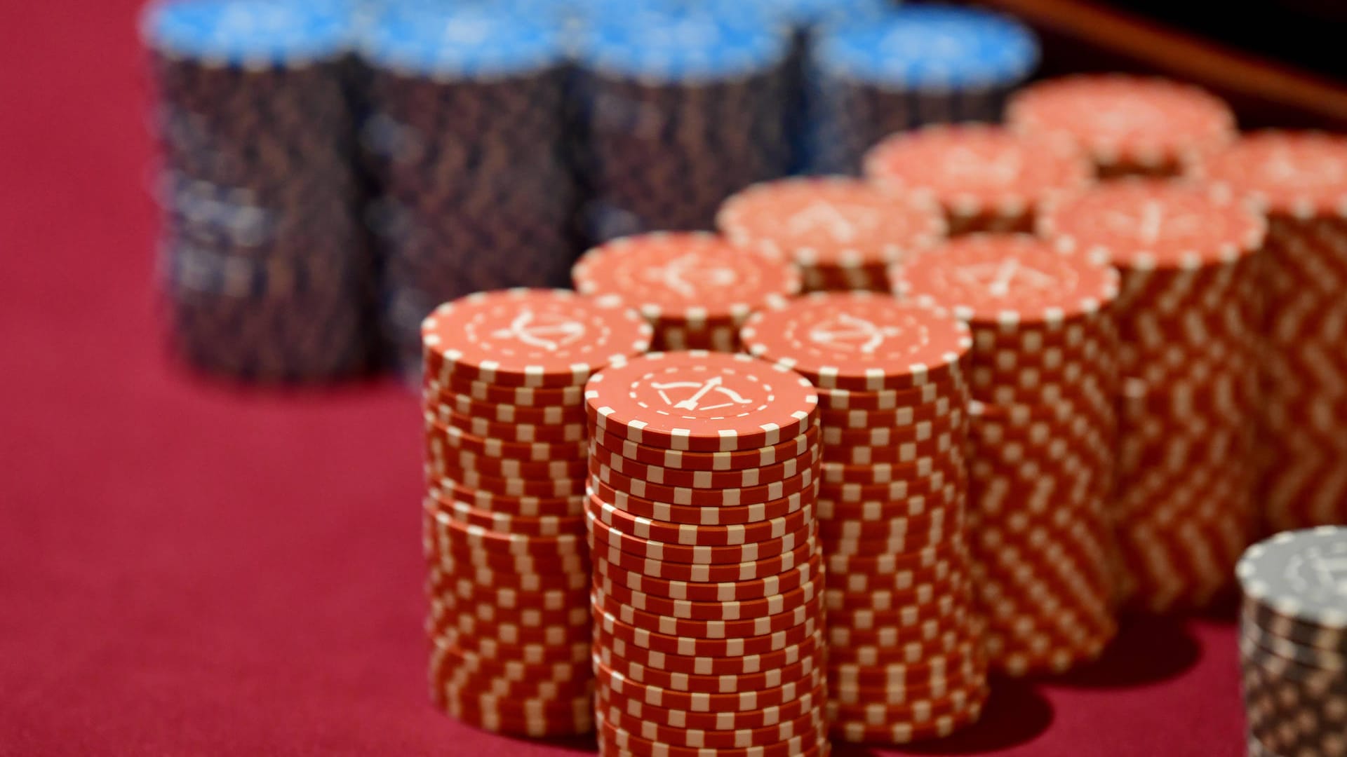 Roulette-Chips liegen auf einem Tisch (Symbolbild): In Berlin löste die Polizei eine private Casinoparty auf. Roulette-Chips liegen auf einem Tisch (Symbolbild): In Berlin löste die Polizei eine private Casinoparty auf.