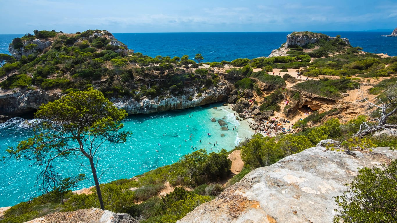 Mallorca: Das klare Wasser der Turquoise Bay ist ein Touristenmagnet. Aber nicht in der Corona-Pandemie.