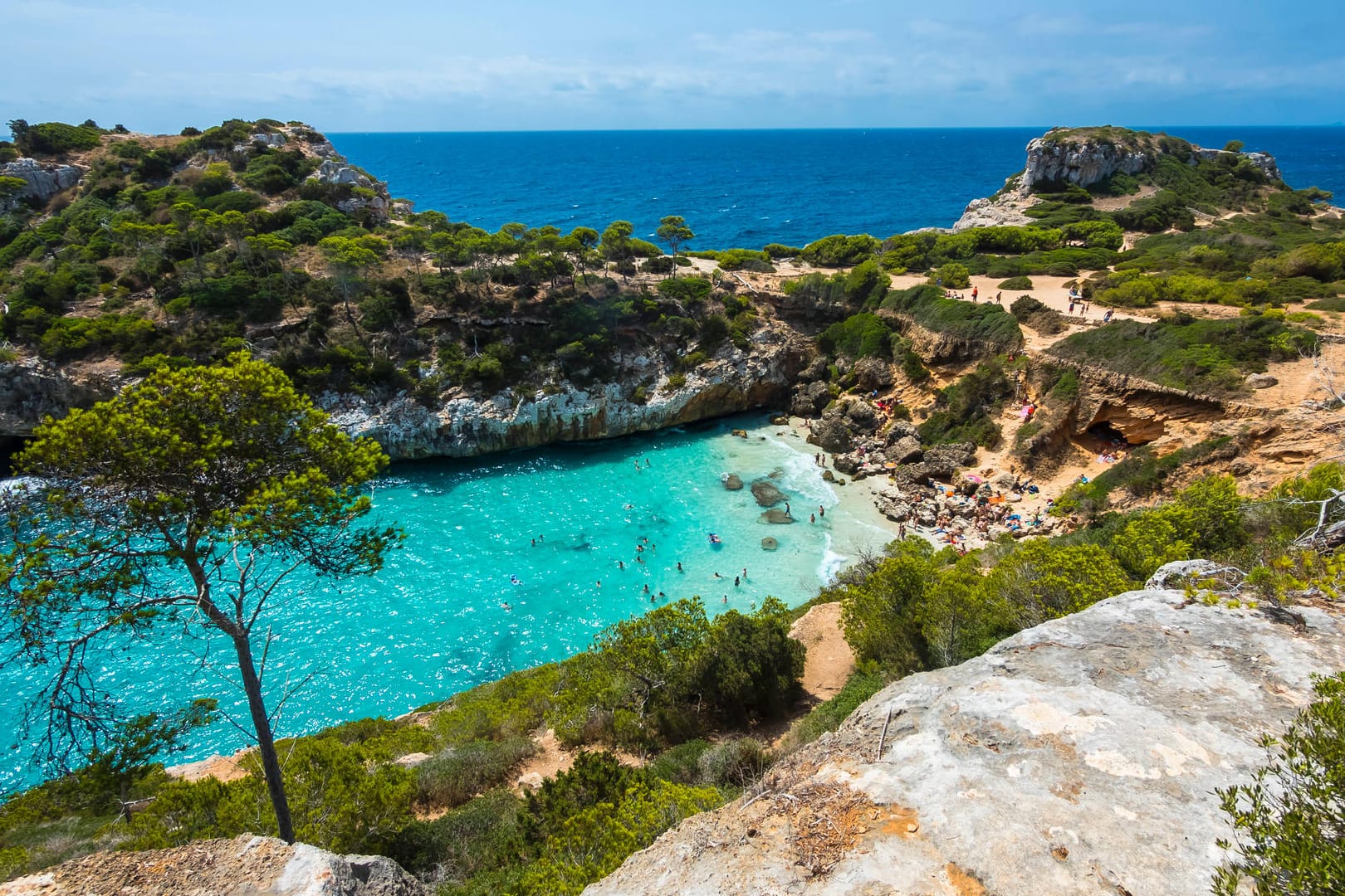 Mallorca: Das klare Wasser der Turquoise Bay ist ein Touristenmagnet. Aber nicht in der Corona-Pandemie.