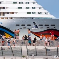 Kreuzfahrtriese Aida: Eines seiner Flaggschiffe, die Aida blu, muss länger im Hafen bleiben. (Symbolfoto)