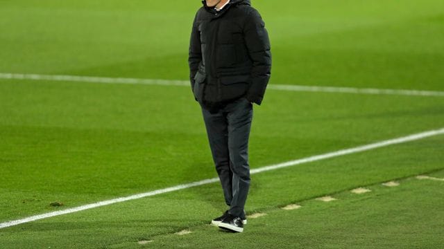 Zinedine Zidane darf bei Real Madrid an der Seitenlinie stehen. Zinedine Zidane darf bei Real Madrid an der Seitenlinie stehen.
