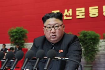 Nordkoreas Machthaber Kim Jong Un droht auf dem Kongress der Partei der Arbeit den USA.