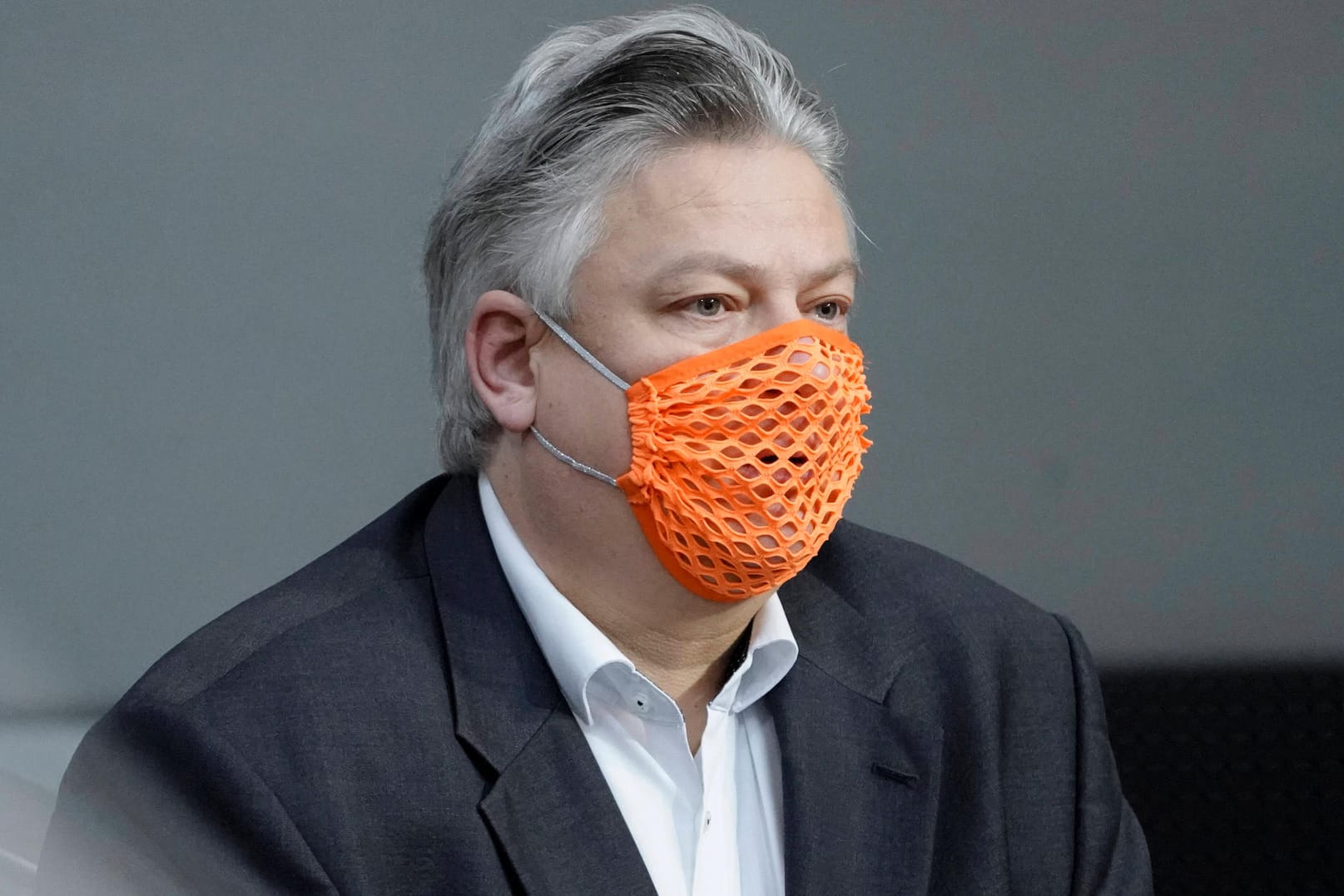 Thomas Seitz: Mit seiner löcherigen Maske sorgte er im November für Aufsehen (Archivbild).