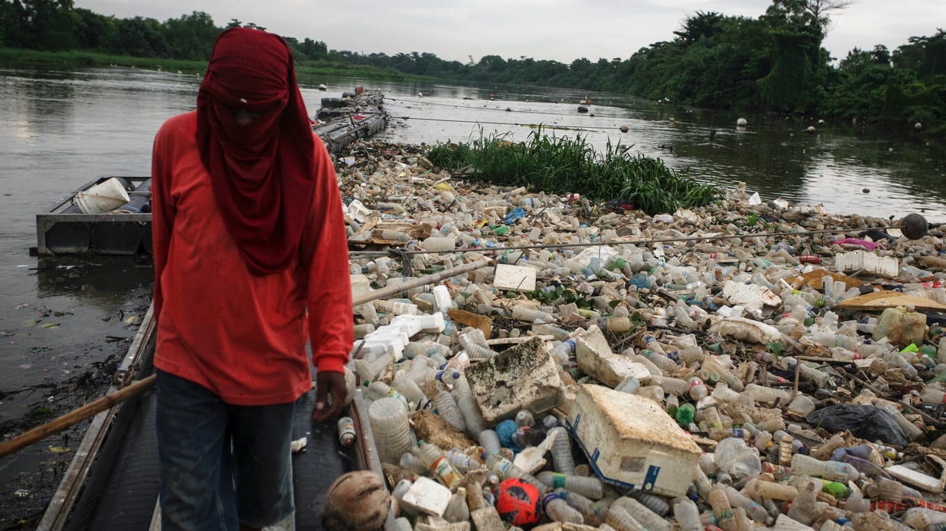 Plastikmüll in der Natur von Malaysia: Kritiker sehen eine Verlagerung des Plastikmüll-Problems in andere Staaten.