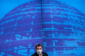 Markus Söder (CSU) mit Mund-Nasen-Bedeckung