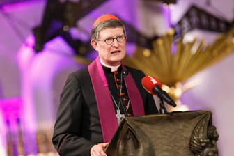 Kardinal Woelki in der Kölner Basilika St. Aposteln (Archivbild): Der Kardinal wird seit Monaten massiv kritisiert.