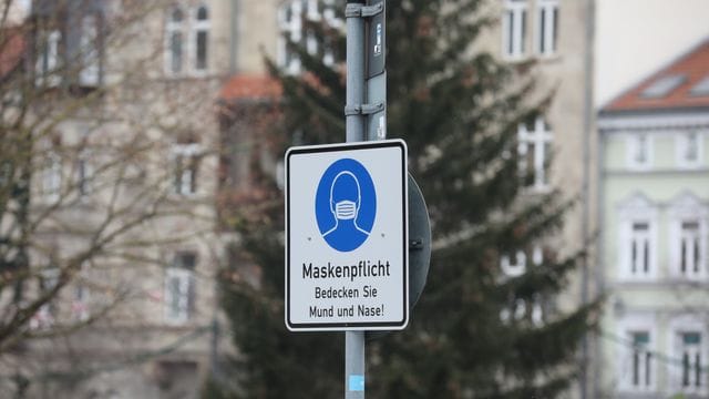 Maskenpflicht-Hinweisschild in Eisenach