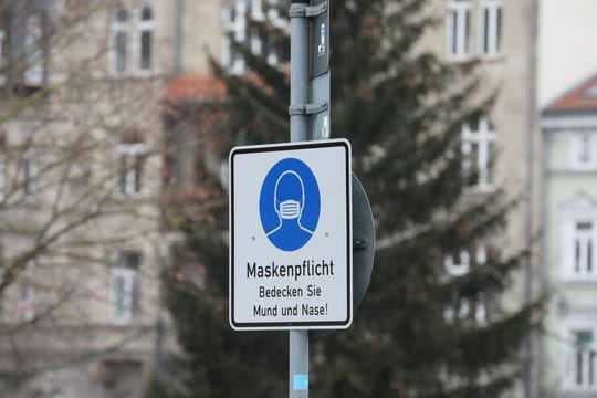 Maskenpflicht-Hinweisschild in Eisenach