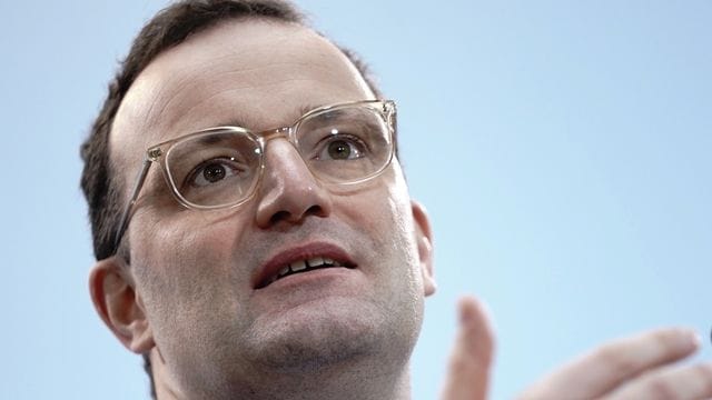 Bundesgesundheitsminister Jens Spahn (CDU) gibt eine Pressekonferenz im Ministerium zum Zwischenstand der Impfungen gegen das Coronavirus.