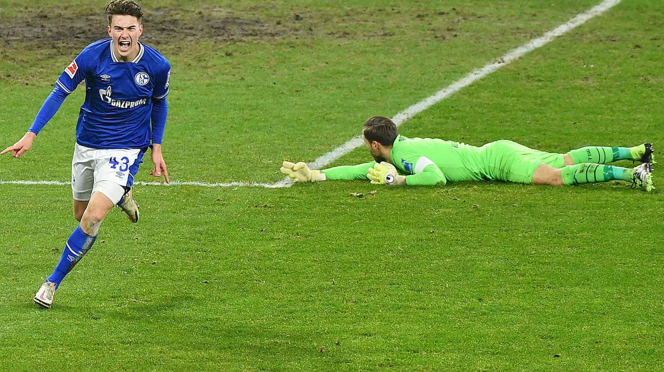 Erlösender Jubel: Matthew Hoppe dreht nach einem seiner Tore gegen Hoffenheim ab und feiert seinen Treffer.