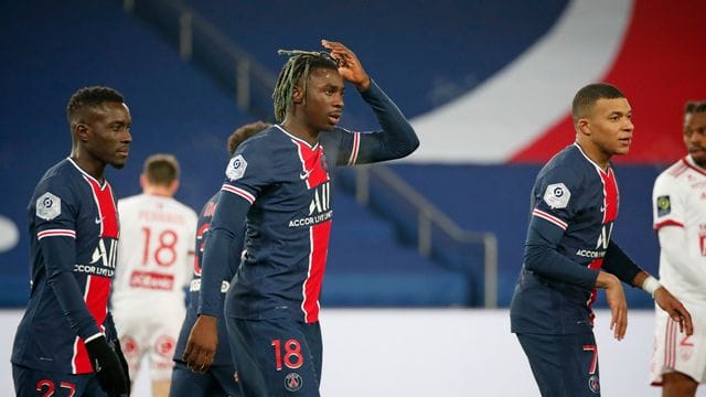 Stürmer Moise Kean (M) jubelt über seinen Tor zur Pariser Führung gegen Stade Brest. Stürmer Moise Kean (M) jubelt über seinen Tor zur Pariser Führung gegen Stade Brest.