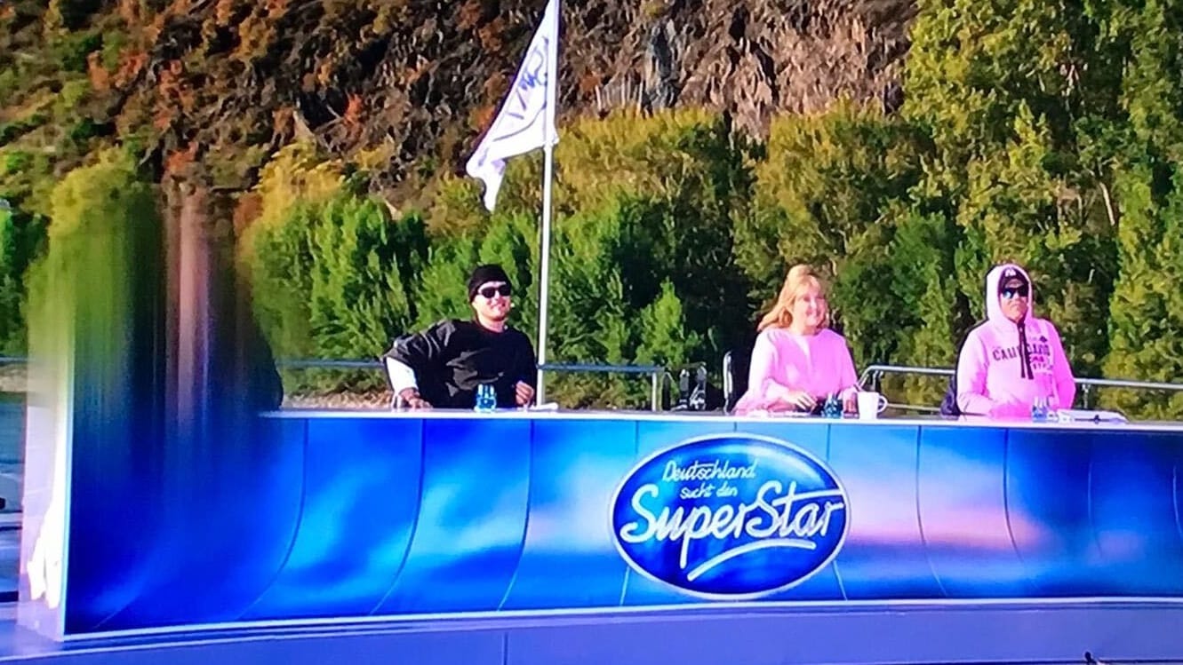 "Deutschland sucht den Superstar": Drei Juroren sind zu erkennen, doch an einer Stelle scheint es einen Bildausfall zu geben.