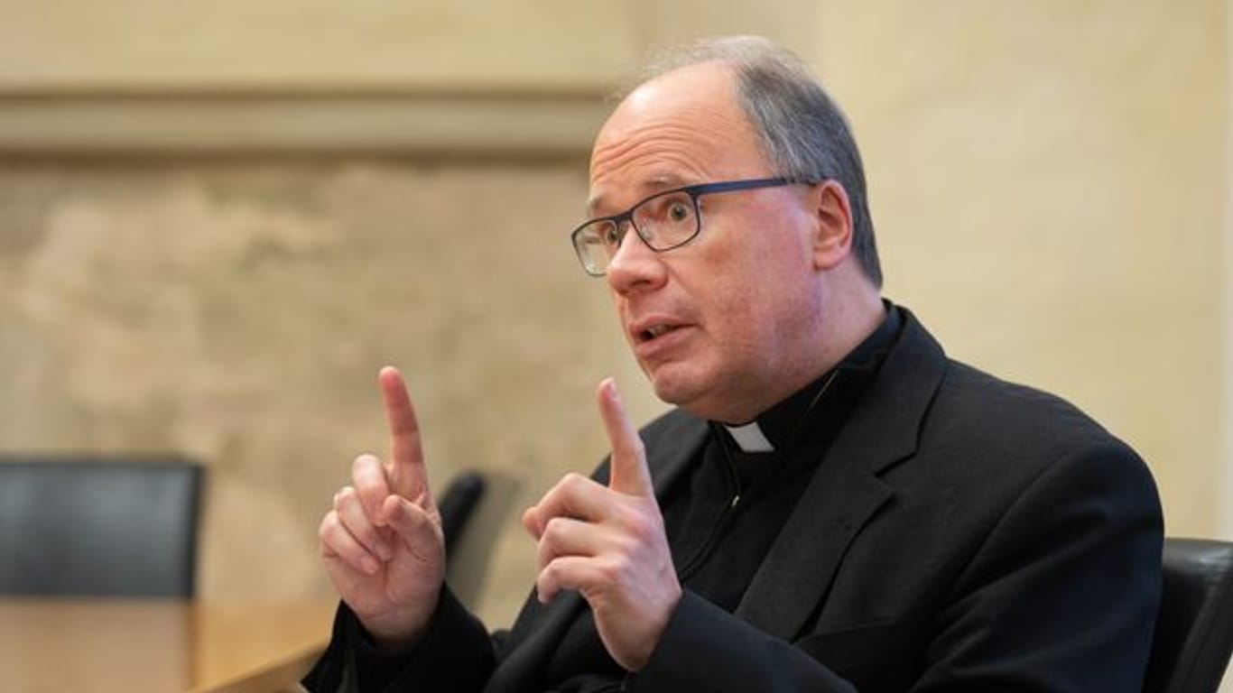 "Das wird noch ein schmerzlicher Prozess werden", sagt der Trierer Bischof Stephan Ackermann über die weitere Missbrauchs-Aufarbeitung.