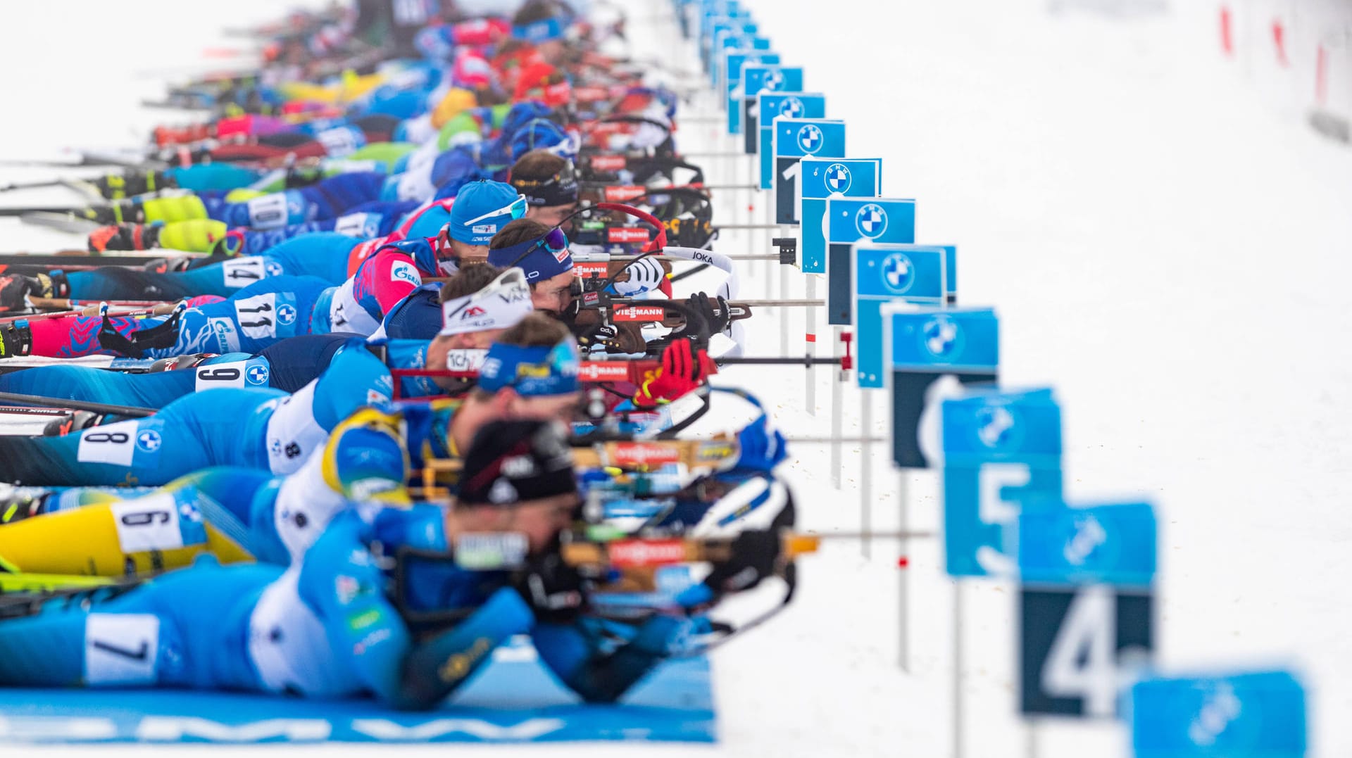 Biathleten am Schießstand (Symbolbild): Das bulgarische Team befindet sich in Quarantäne.