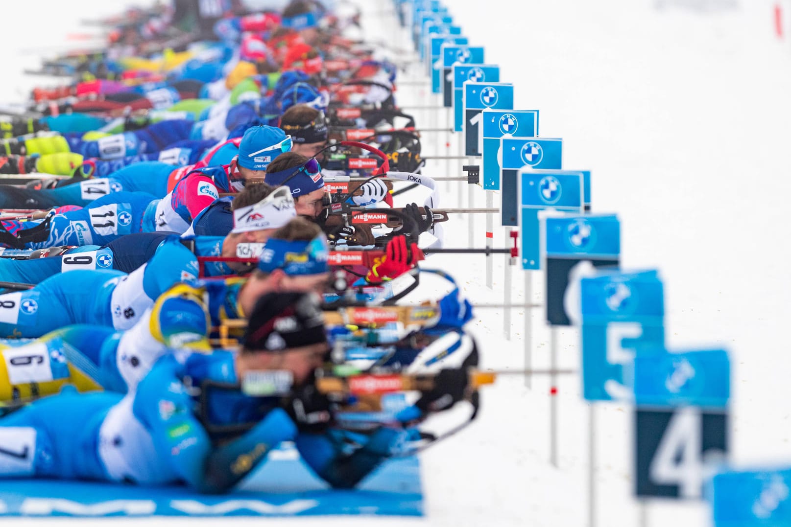 Biathleten am Schießstand (Symbolbild): Das bulgarische Team befindet sich in Quarantäne.