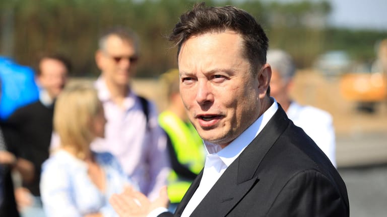 Elon Musk (Archivbild): Der E-Auto-Pionier spricht sich für die Messenger-App Signal aus.