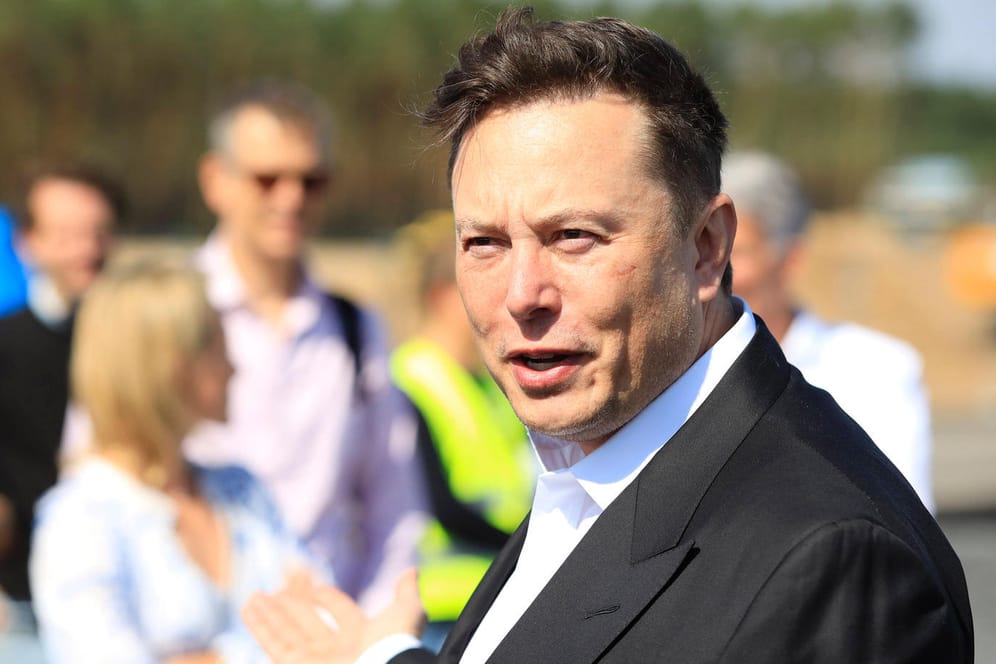 Elon Musk (Archivbild): Der E-Auto-Pionier spricht sich für die Messenger-App Signal aus.