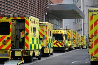 Krankenwagen vor dem Royal London Hospital.
